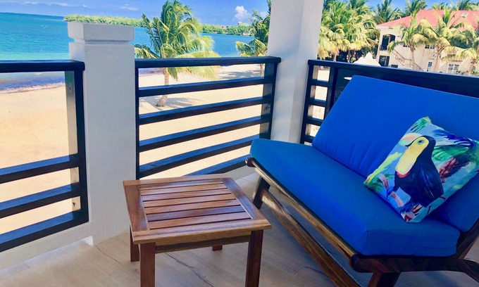 Placencia Resort | Luxus-Cabana am Strand mit Poolbar