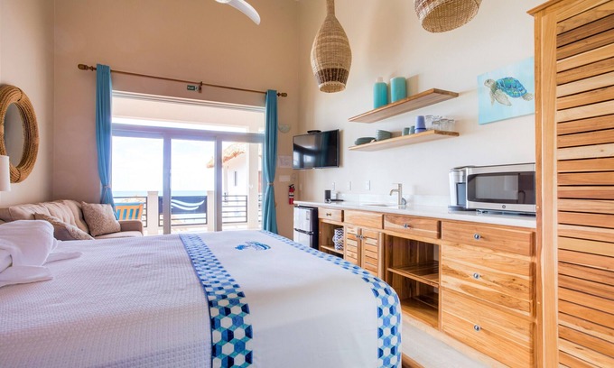 Placencia Resort | Luxuriöses Studio am Strand mit Poolbar