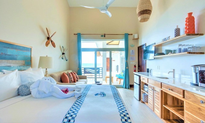 Placencia Resort | Luxuriöses Studio am Strand mit Poolbar