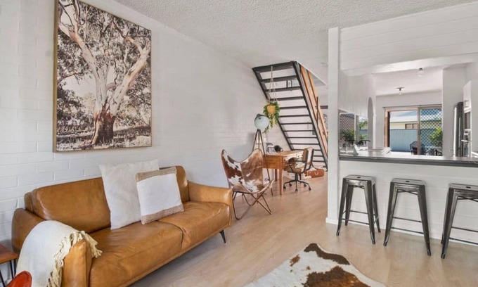Wagga Wagga Wohnung | Luxury by the Lagoon - Water Views, 3 Mins to CBD