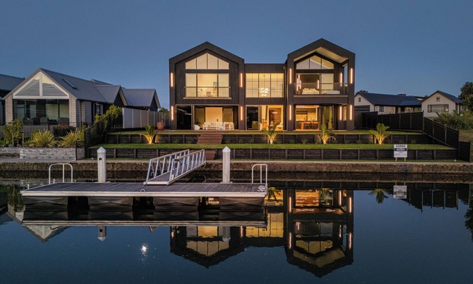 Whitianga Haus | Luxury Canal Front Home in Whitianga with Private Pontoon for Mooring Boat