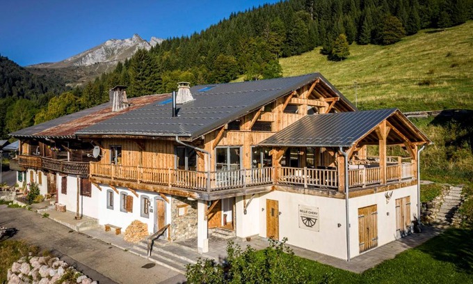 La Cote-d'Arbroz Skihütte | Luxury Chalet, stunning views with hot tub & sauna