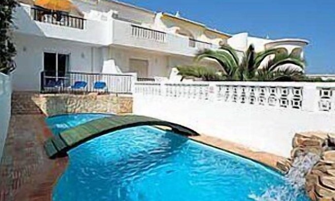 Praia da Luz Hütte | Luxus Cottage. Privater Pool. Nr Strand und Geschäfte. Meeresblicke. Lizenz Nr. 3188 / AL