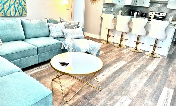 Appleton Wohnung | Luxury Custom Peacock Penthouse w/garage