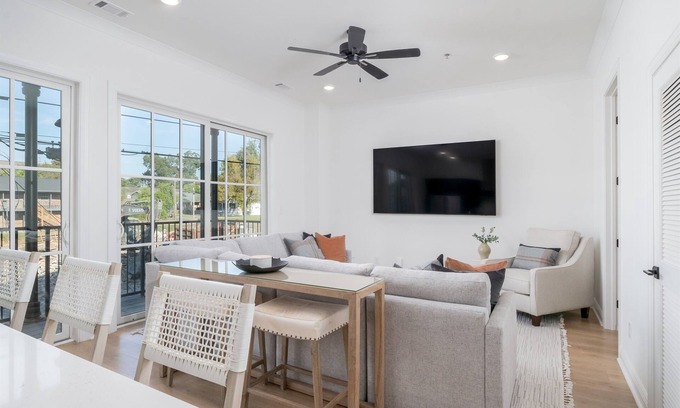 Tuscaloosa Haus | Luxury Downtown Home with View of the Stadium