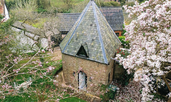 Lea Hütte | luxury fairytale cottage perfect for couples