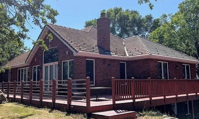 Big Stone City Haus | Luxury Family 5BR Lakefront private boat launch