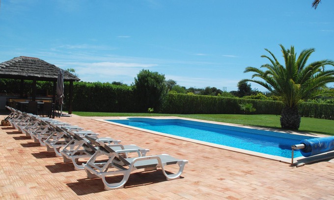 Almancil Villa | Luxuriöse Privatvilla mit privatem beheiztem Pool, Tennisplatz, Putting Green