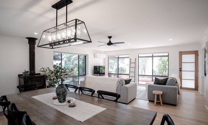 Lurg Haus | Luxury Farm Stay with Breathtaking Views – Sleeps 9, Close to Benalla