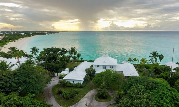 Westwind Villa | Luxury ,FULLY STAFFED, OCEAN FRONT Villa w/Pool in OLD FORT BAY, Nassau