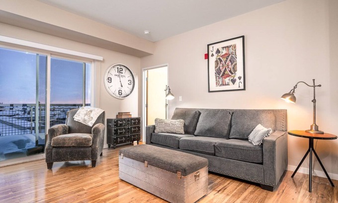 Grand Forks Wohnung | Luxury Furnished Apartment