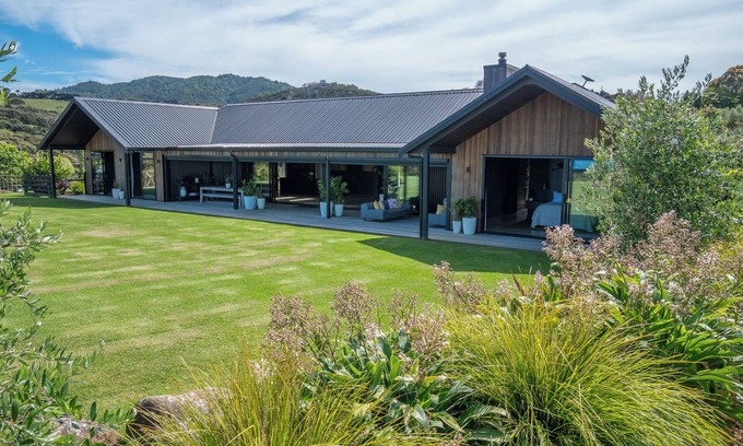 Hihi Haus | Luxury haven in Hihi, access to Doubtless Bay from your doorstep