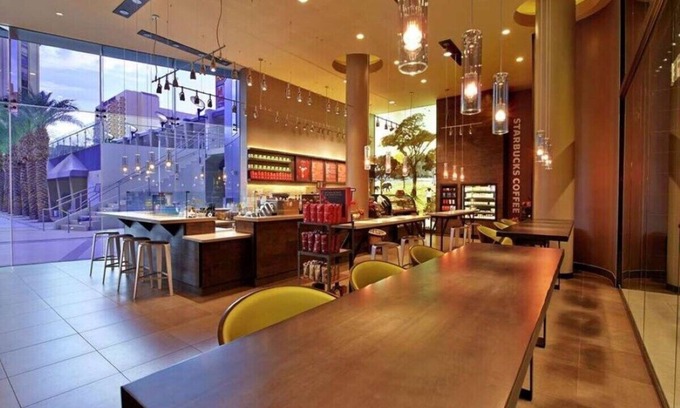 Las Vegas Strip Hotel | Luxury Hilton Elara ~ No Resort Fees