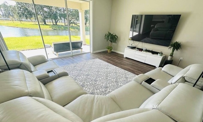 St. Augustine Haus | Luxury Home. 15 Minutes to St Augustine down town and Beach .