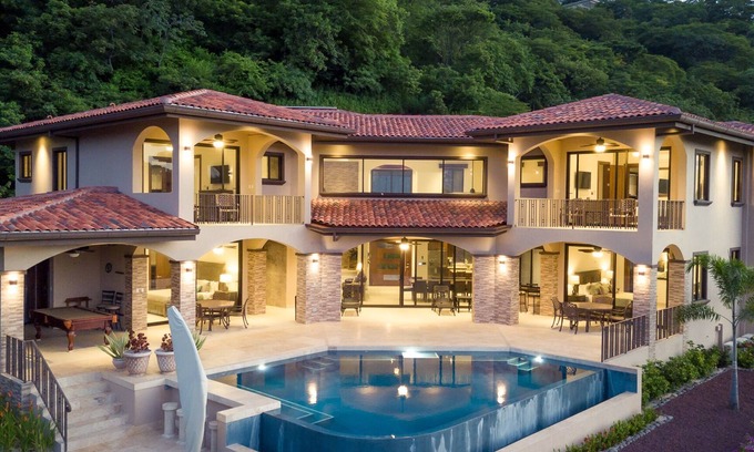 Coco Haus | Luxury Home-4 King Master Suites-Heated Pool-Swim Up Bar & Pool Side Game Area