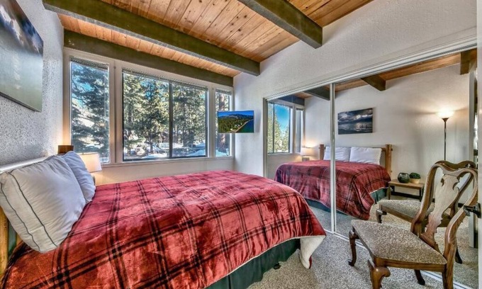Lower Kingsbury Haus | Luxury home near S. Lake Tahoe, skiing, hiking, casinos, shopping & facilities.