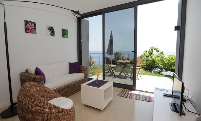 Arco da Calheta Haus | Luxus-Ferienhaus-Meerblick-Ensuite mit Dusche-Casa Nenufar