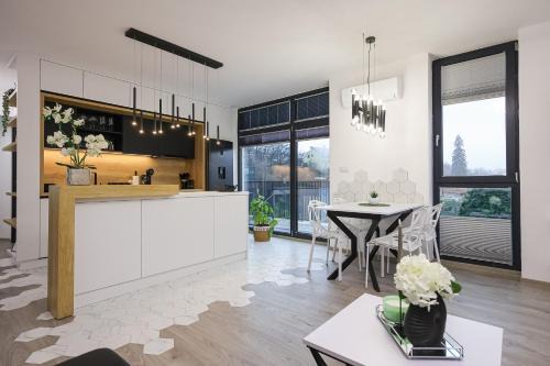 Tirgu Mures Wohnung | Luxury Landing 8-centrally located accomodation with private parking Targu Mures