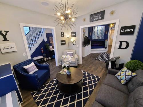 Vine Haus | Luxury Listing - 92 Walkable Score Downtown Kzoo