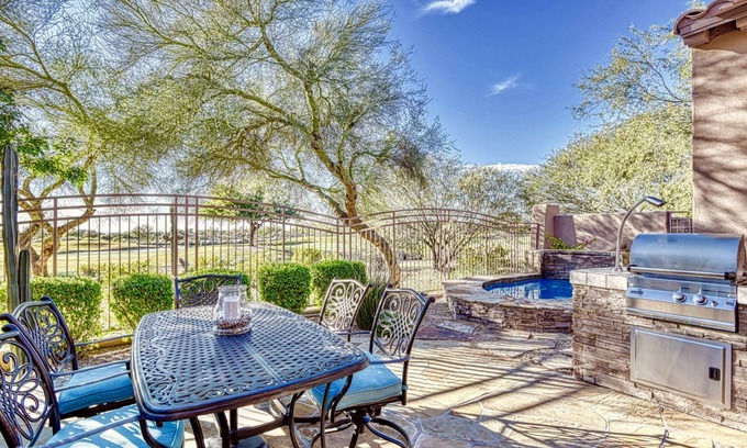 Talon Retreat Haus | Luxuriöses Wohnen mit privatem Garten hinter dem Golfplatz