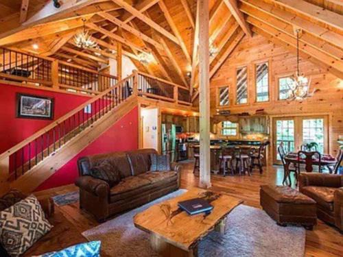 Waddy Villa | Luxury lodge in the heart of the Bluegrass