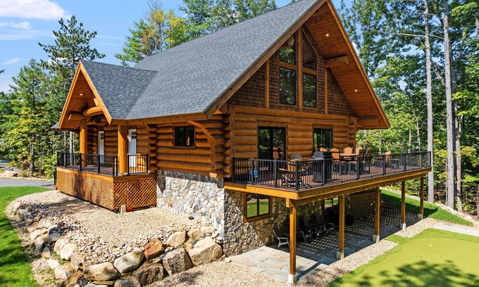 Glen Kabine | Luxury Log Cabin w/arcade game room, close to Storyland & hiking
