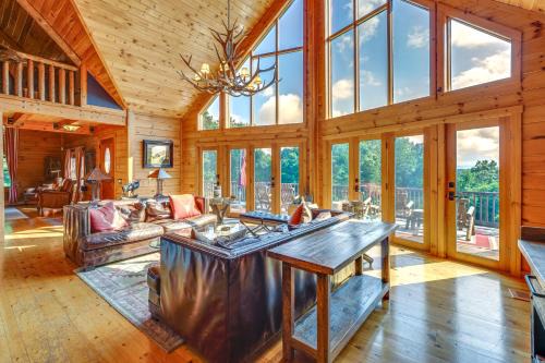 Hope Haus | Luxury Log Cabin with EV Charger and Mtn Views!