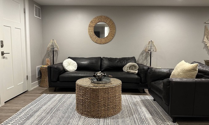 Twin Falls Wohnung | Luxury lower level , pet friendly, fully fenced yard