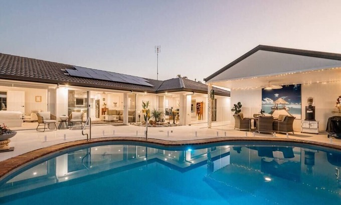 Mooloolaba Haus | Luxury Mooloolaba Retreat with Spa and Pool