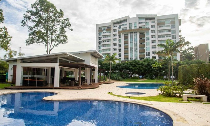 Heredia Wohnung | Luxury NEW Apt -24/7 sec- 10 min from SJO Airport
