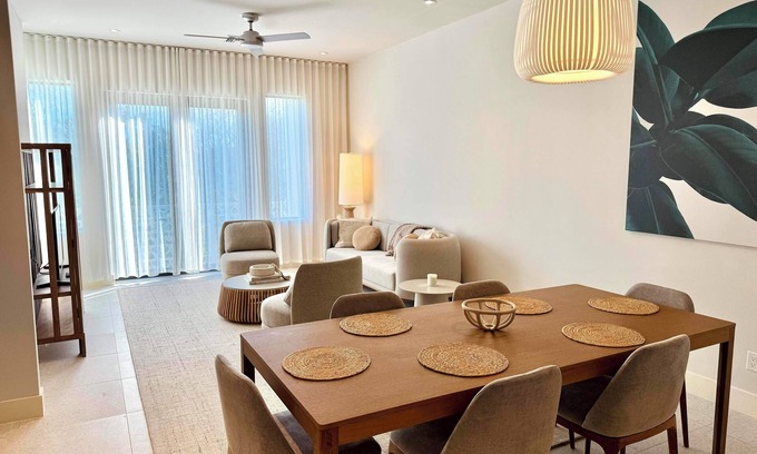 Westwind Eigentumswohnung | Luxury new build - 2bd+den - Gated - Pool, Gym and Beach access - Up to 6 people