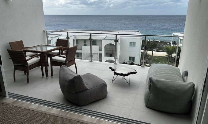 Northwest Point Eigentumswohnung | LUXURY OCEAN VIEW PENTHOUSE 1 BED CONDO WITH AMAZING SHORE DIVING NEXT DOOR