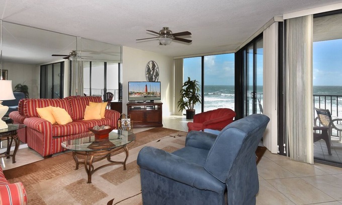 Bethune Beach Eigentumswohnung | Wunderschöner Blick aufs Meer! Beste 2 Schlafzimmer in der Anlage! Pool & WiFi ~ CH516