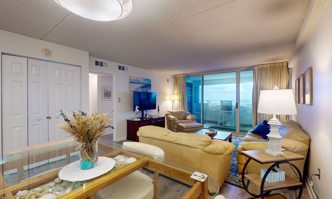 North Ocean City Eigentumswohnung | Luxury Oceanfront - beach condo with balcony, shared pool, WiFi, wash/dryer & AC