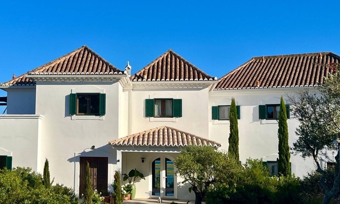 Malhao Haus | Luxury Oceanfront Villa - Catered & Serviced with Private Boat & Skipper