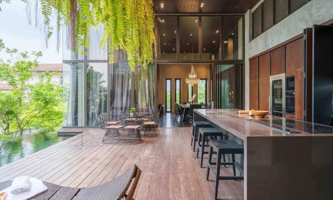 Sukhumvit Villa | Luxury Pool Villa with Jacuzzi & Lift by Thonglor