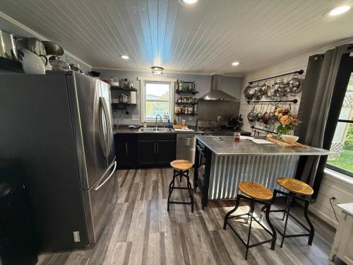 Bucksport Haus | Luxury Poolside Suite with Views + Private Hot Tub