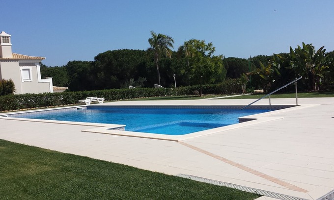 Vale do Garrao Wohnung | Luxus Raised Ground Flr. Apartment, 1 km zu atemberaubenden Stränden von Vale do Lobo Wi-Fi