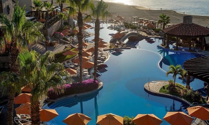 Sunset Beach Resort | Luxury Resort Junior suite on the beach, with 6 outdoor swimming pools