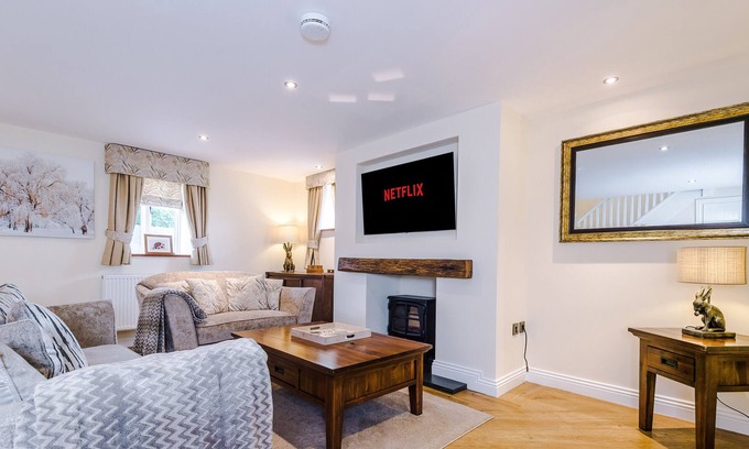 Beeston Haus | Luxury Retreat under Beeston Castle | 53 Degrees Property | Sleeps 2