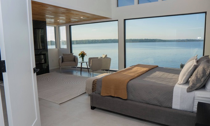 Fort Washington Haus | Luxury Riverfront home - breathtaking view and BRAND NEW - 20 min from DC.