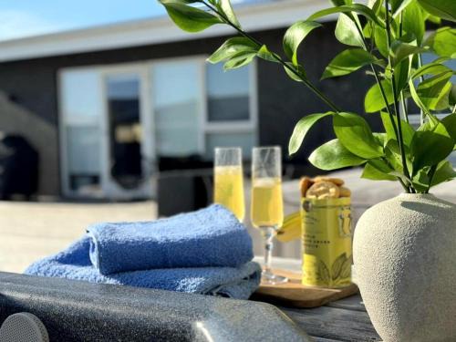 Mosfellsbaer Haus | Luxury row house in quiet area with infrared sauna and hot tub