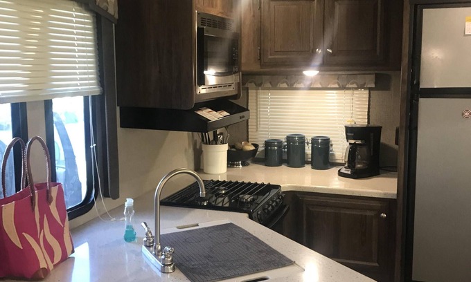 Victor Haus | Luxus-Wohnmobil-Unterkünfte mit Hundesitzservice verfügbar.