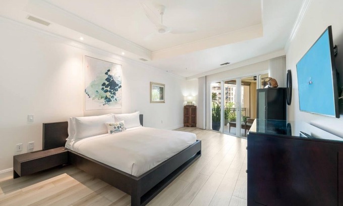 Seven Mile Beach Eigentumswohnung | Luxury Three Bedroom Oasis