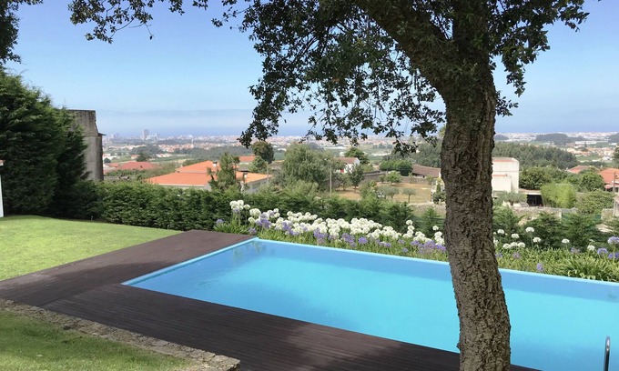 Rates Villa | Luxusvilla mit Pool und Meerblick -Free Wifi