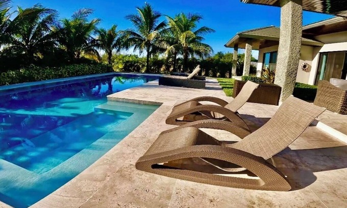 Freeport Haus | Luxury Water Front Villa Freeport Bahamas