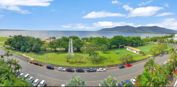Cairns North Wohnung | Luxury waterfront sea view apartment - do not book