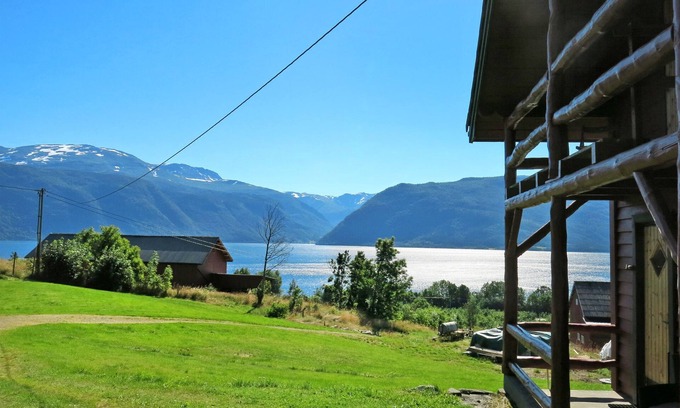 Balestrand Haus | Målsnes by Interhome