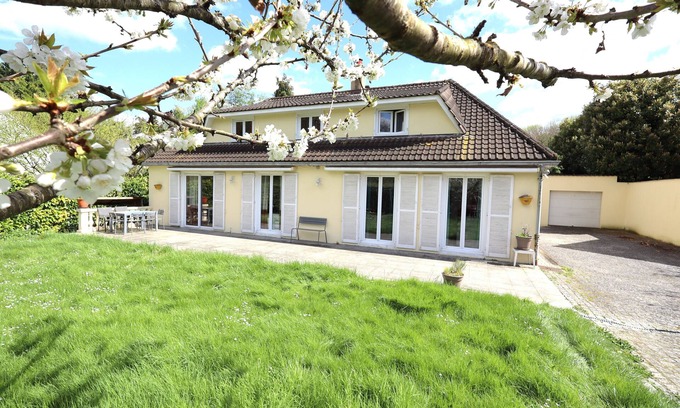 Croissy-Beaubourg Haus | M&A Spacious Country House for 11 Guests, Near Disneyland and Paris,with Parking