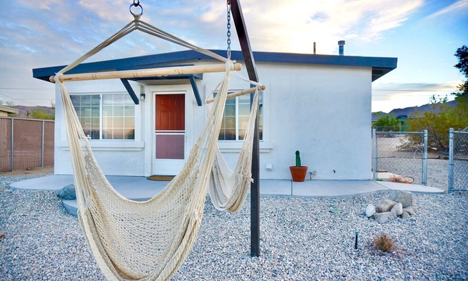 Twentynine Palms Haus | M & L Desert Cottage - 3 Meilen vom Nordeingang des Joshua Tree!